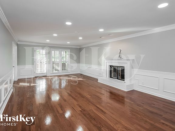 4th image of 3601 Robinson Walk Dr