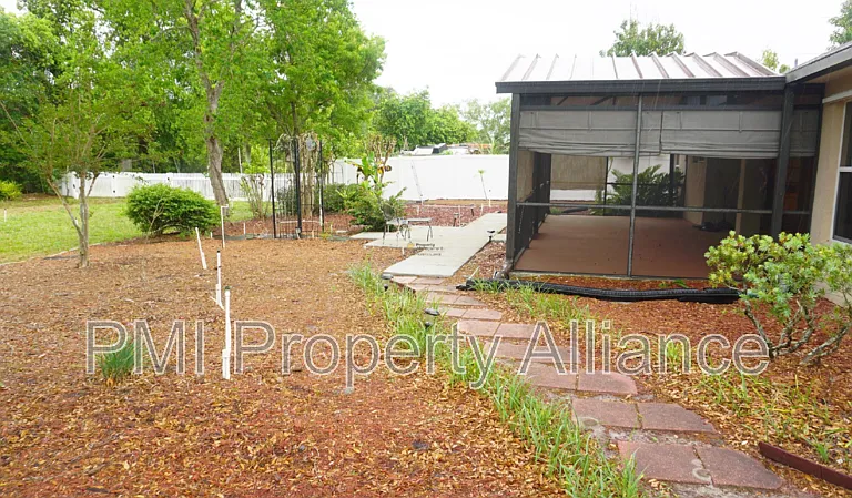 1521 Parkglen Cir — Photo 2