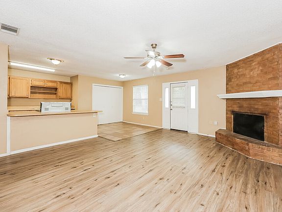 3rd image of 6109 Springwood Dr