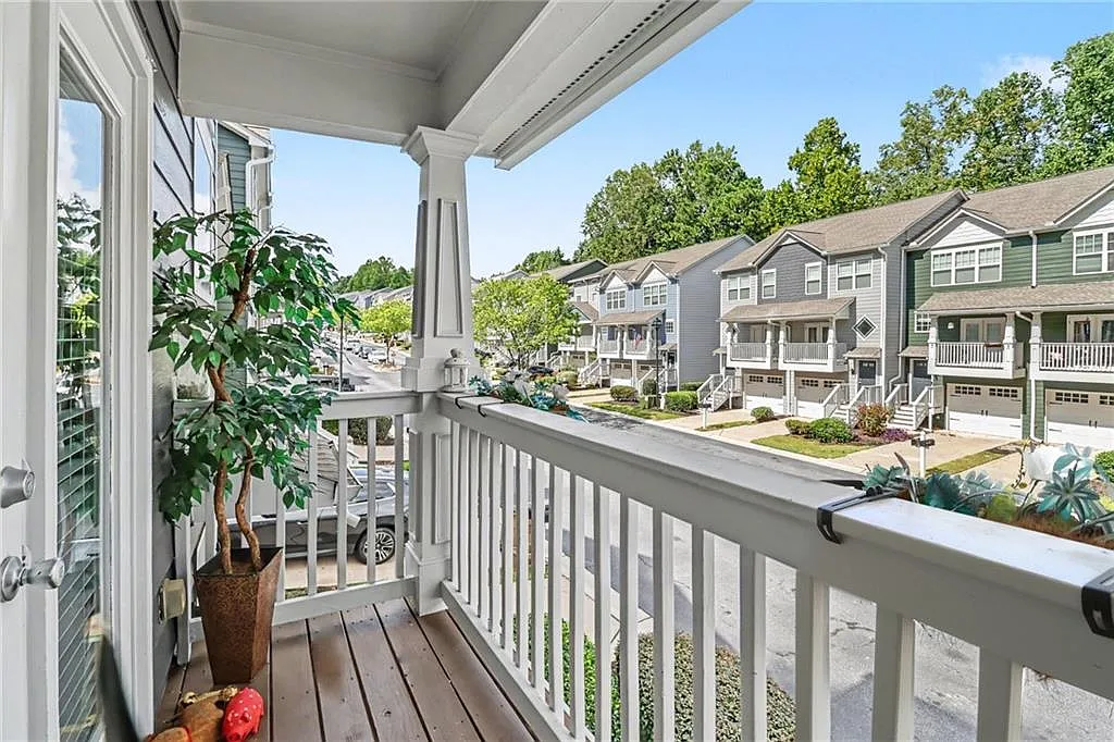 3 bed, 3.5 bath, 1326 sqft, $2,800 — Photo 4