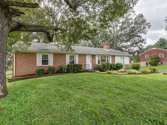 5th image of 112 Long Pine Dr