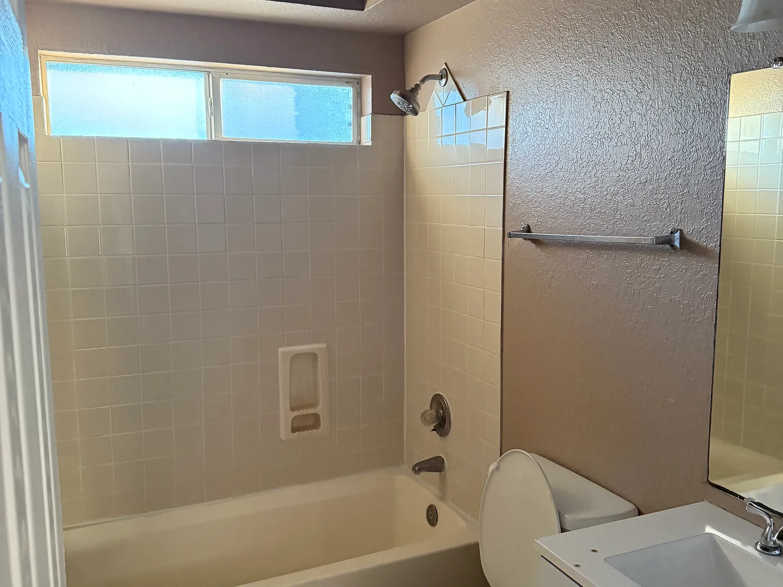 4 bed, 1688 sqft, $1,700 — Photo 4