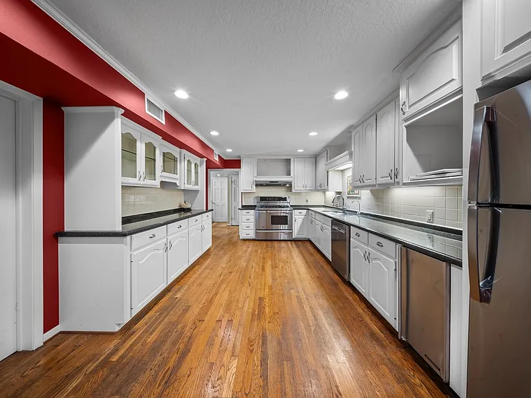 1027 Creek Bend Dr — Photo 5