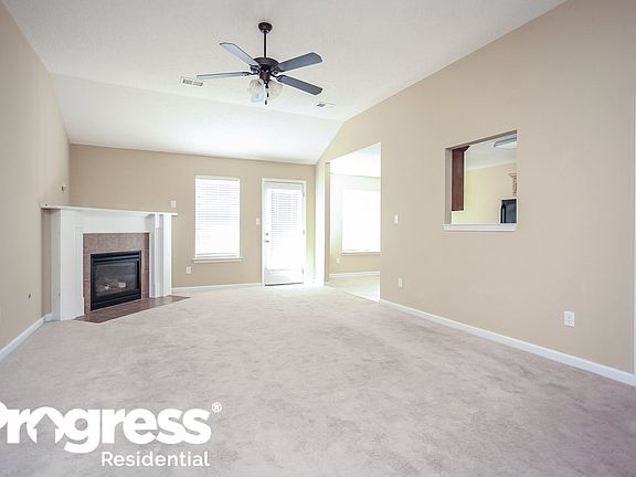 3rd image of 3179 Peachtree Dr