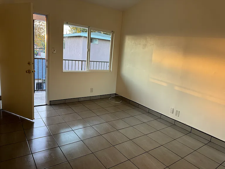 1145 W 119th Pl #5 — Photo 3