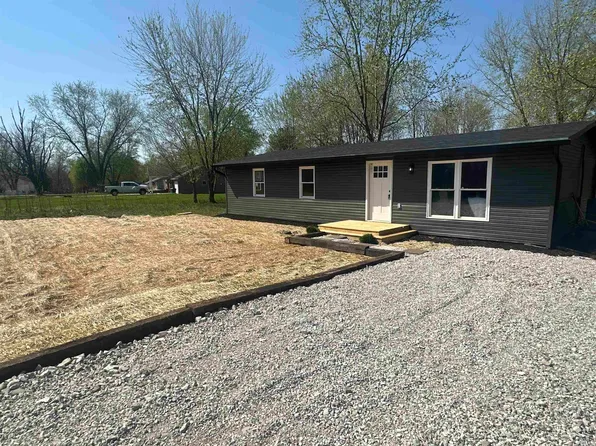 573 Trinton Cir, Bedford, IN 47421