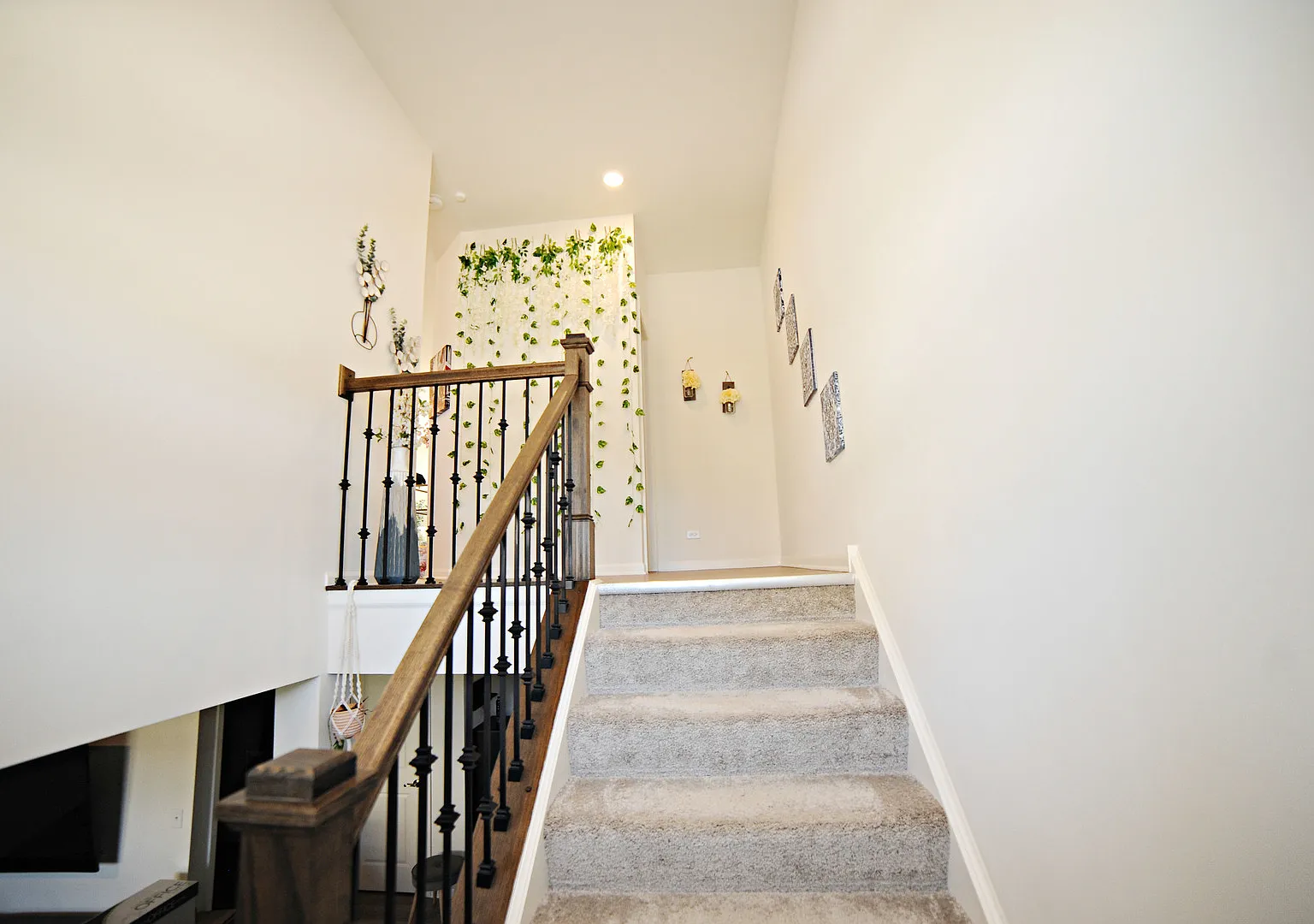3 bed, 2.5 bath, 2221 sqft, $2,900 — Photo 3