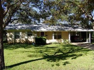 1802 S College St, Brady, TX 76825