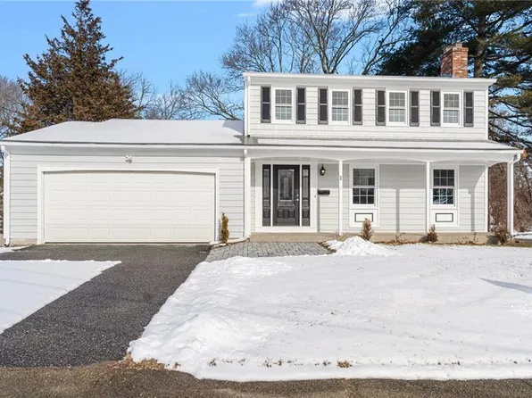 1 Barrington Ct, Riverside, RI 02915