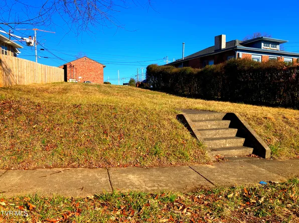 302 Highland Ave, Johnson City, TN 37604