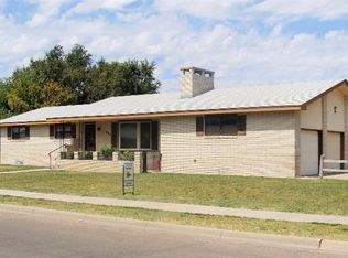 903 Labrador Blvd, Garden City, KS 67846