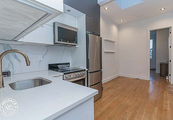 5th image of 1327 Gates Ave #5F