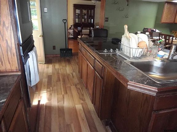 2nd image of 160 Main St