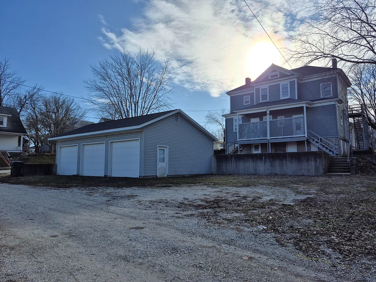 Building Photo - 1203 Bank St #3
