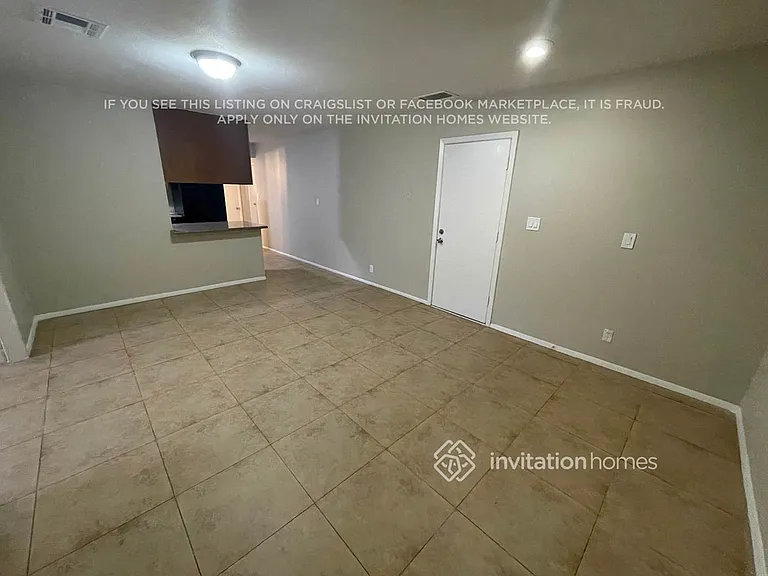 823 W 17th Pl — Photo 4