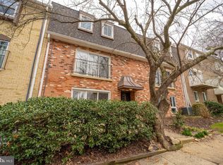 3837 Persimmon Cir, Fairfax, VA 22031