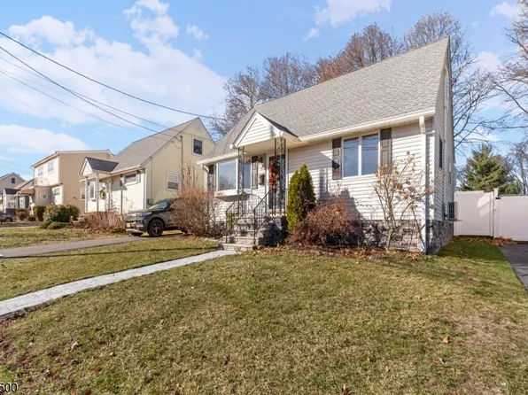 22 Runyon Rd, Clifton City, NJ 07013