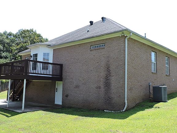 3rd image of 932 Ashford Ave
