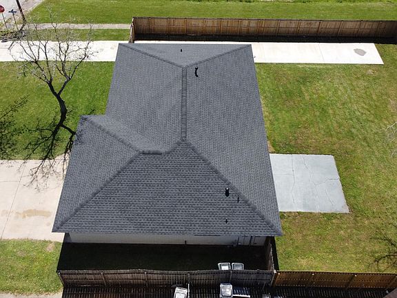 2nd image of 1401 Camellia Dr