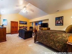 5th image of 832 N Kelly Dr E