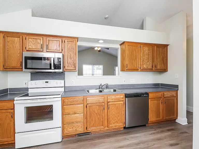 4512 Carol Ct — Photo 7