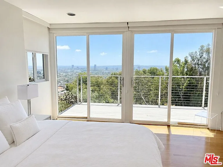 8376 Hollywood Blvd — Photo 24