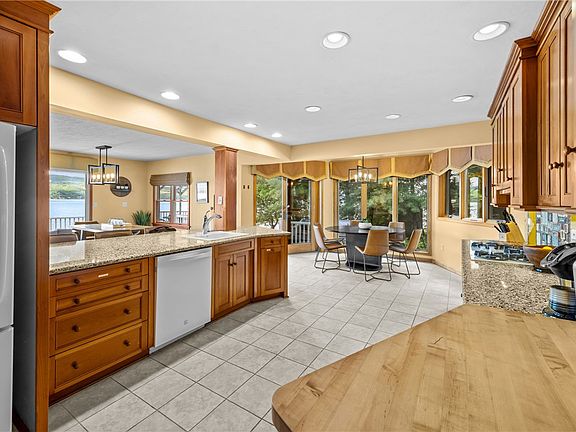 5th image of 4392 Argetsinger Rd