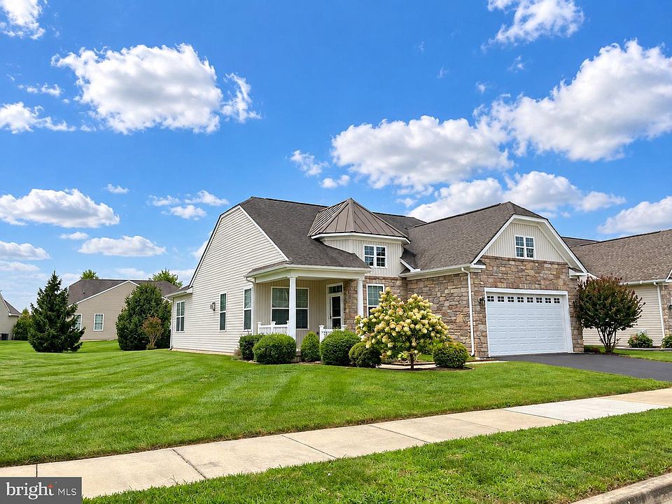 1st image of 405 Topiary Ln