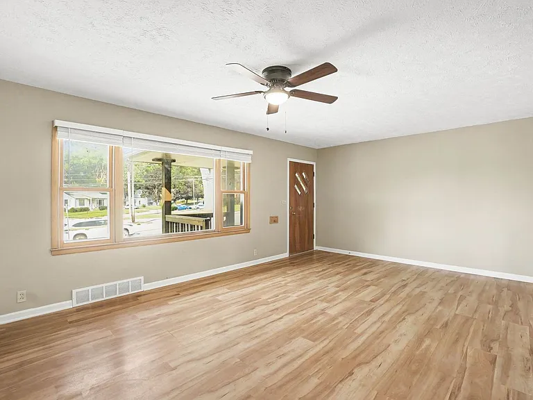 6767 Military Ave — Photo 3