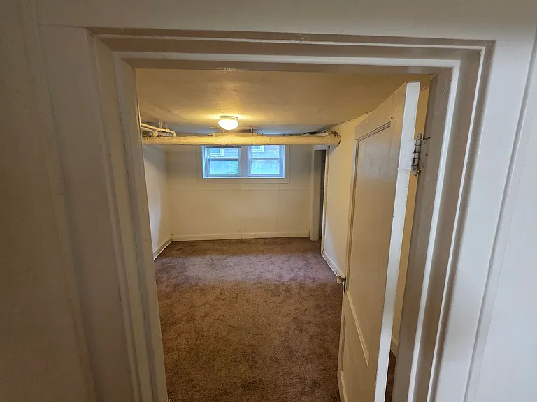 2528 N Maryland Ave — Photo 10