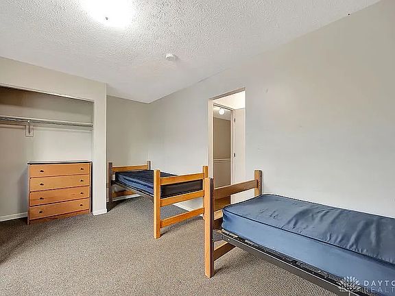 5th image of 978 Irving Ave #16