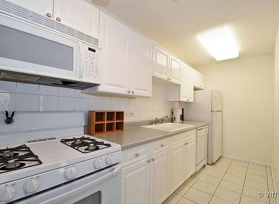 5th image of 435 W Oakdale Ave #P-3