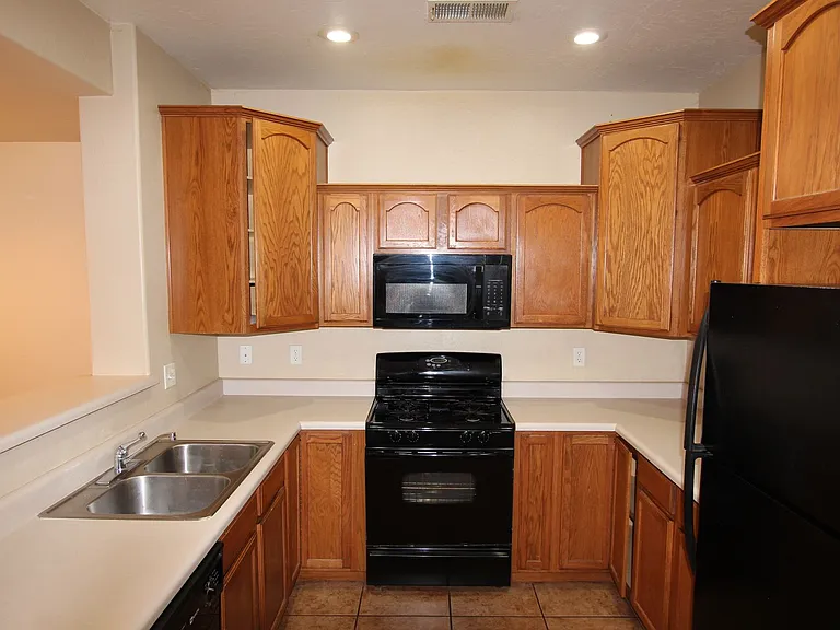 1535 E Payton Way — Photo 5