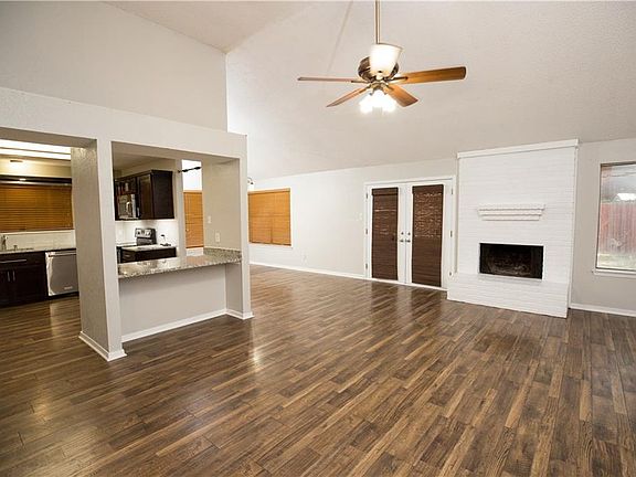 3rd image of 2518 Livingston Ln