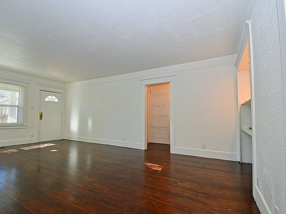 5th image of 1136 E St
