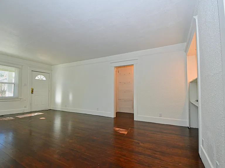 1136 E St — Photo 5