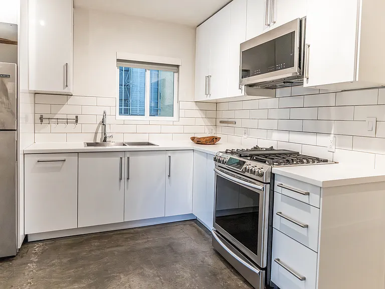 645 Rose Ave #1 — Photo 7