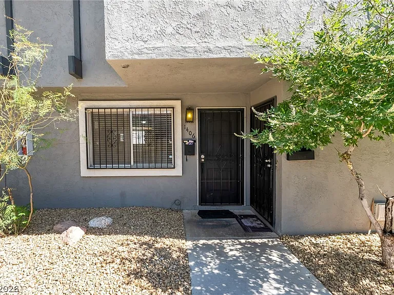 1406 N Jones Blvd — Photo 2