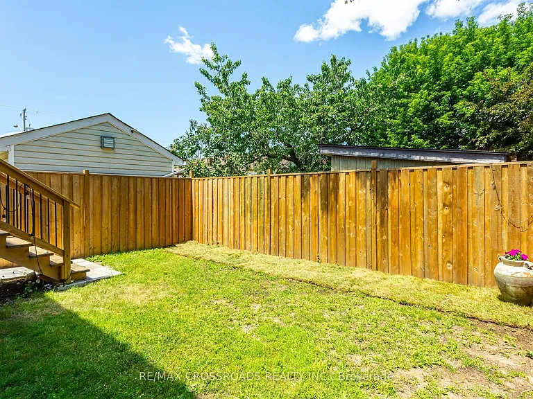 10 Hamstead Ave — Photo 30