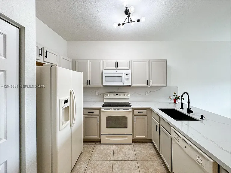 3740 NE 3rd Ct — Photo 13