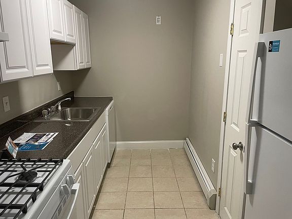 3rd image of 383-435 Oaklawn Ave #116