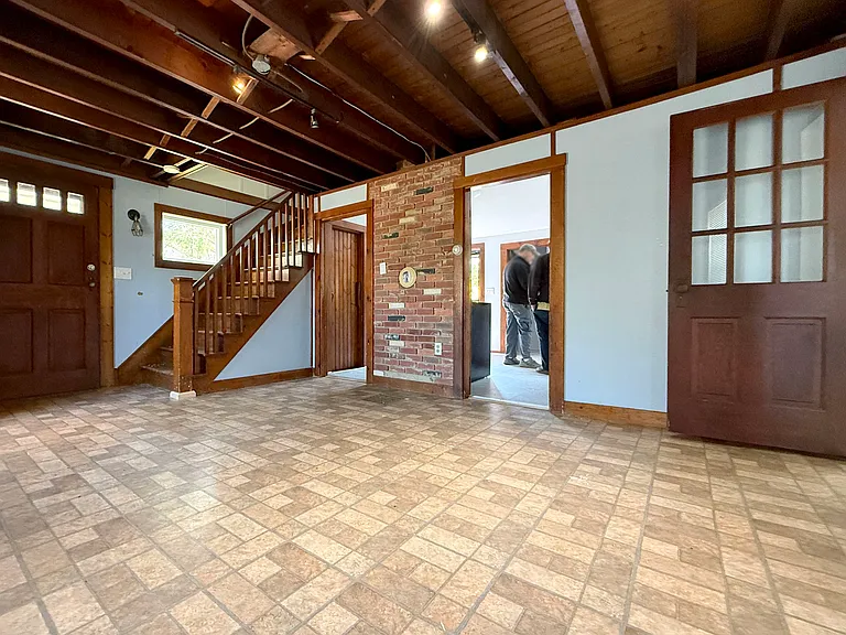 256 Park Ave — Photo 7