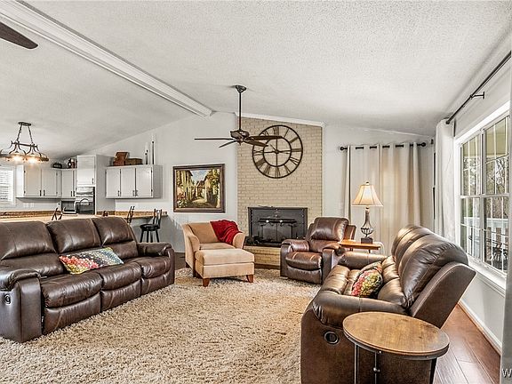 5th image of 10983 Country Club Dr