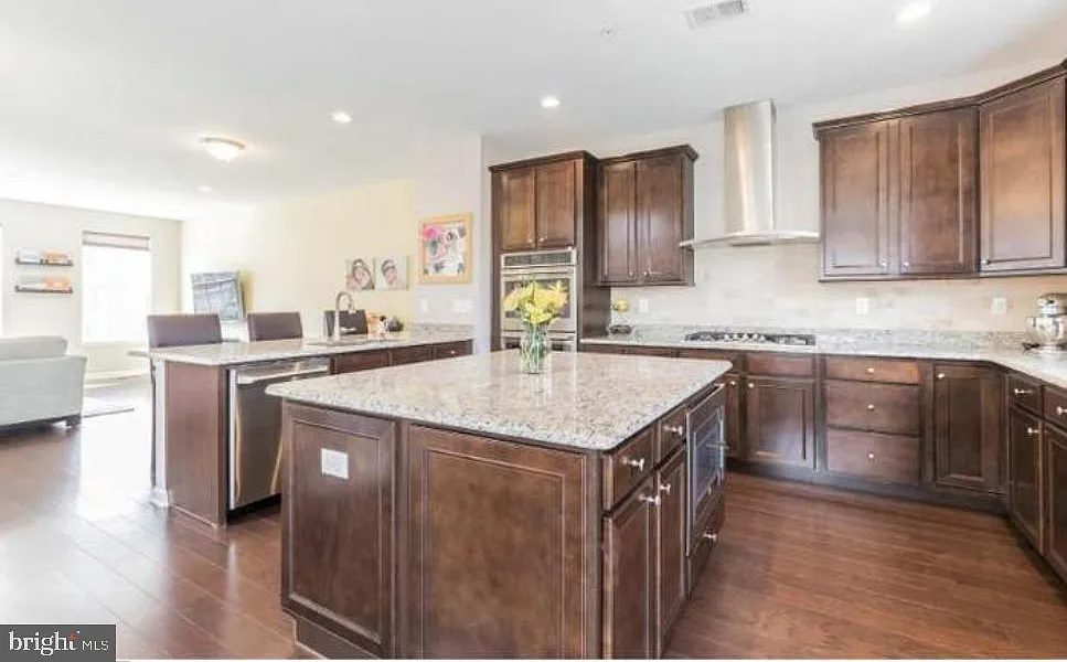 3 bed, 2.5 bath, 2262 sqft, $3,700 — Photo 4