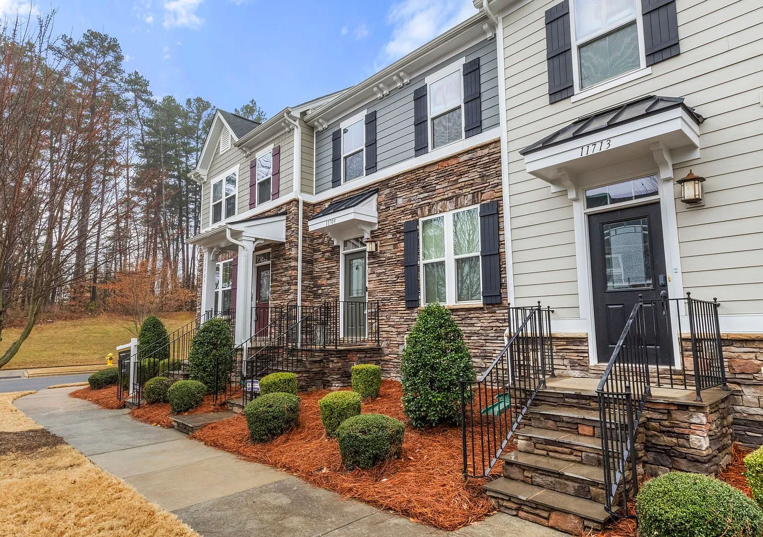 Move-In Ready Townhome in Prime Huntersville Location — Photo 2