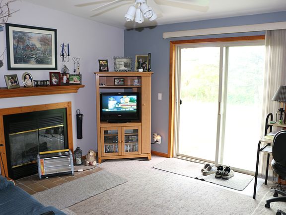 Family room w/ fireplace