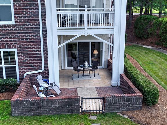 Out door Patio covered and a