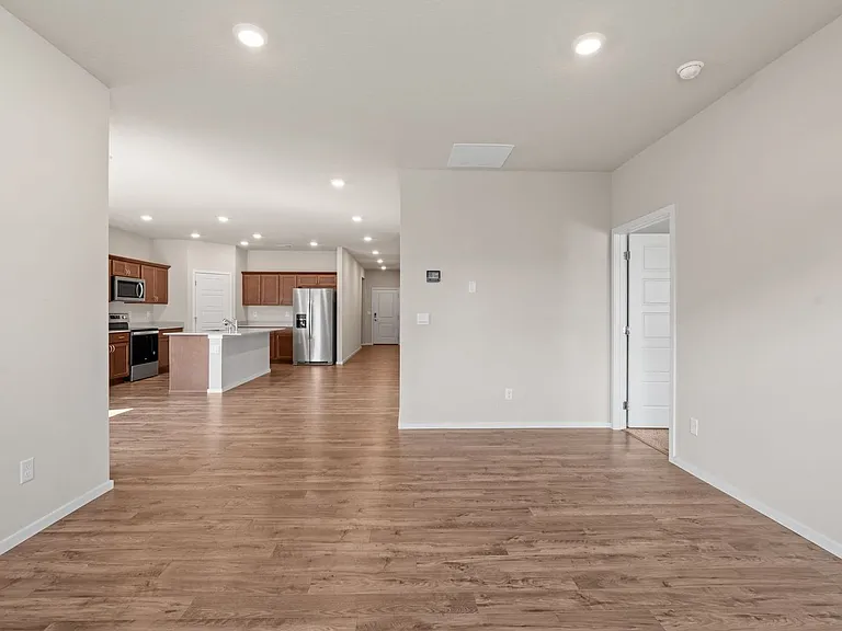 5507 W Georgetown Ln — Photo 9
