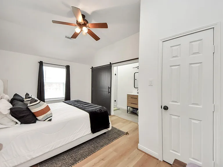 1910 Fox Path Ct — Photo 9
