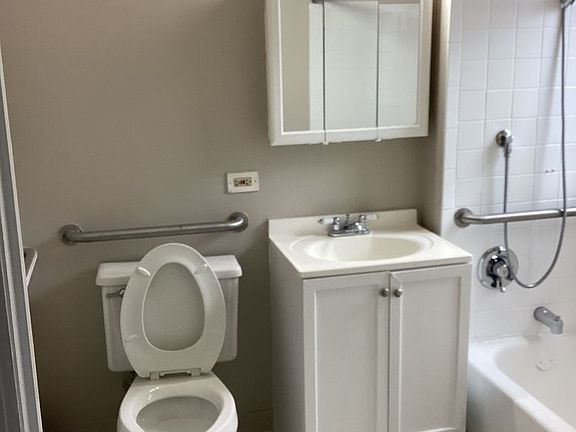 2nd image of 6811 S Paxton Ave APT 204